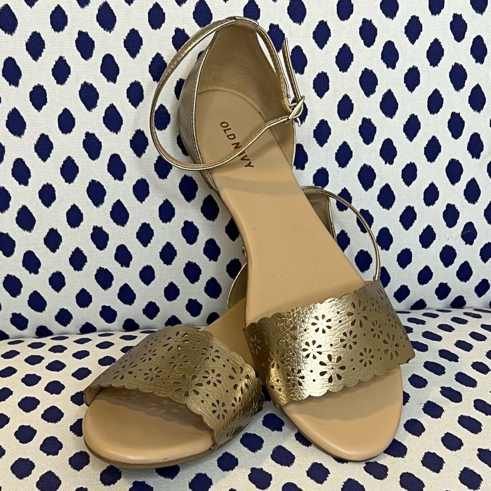 Size 9 Old Navy sandal